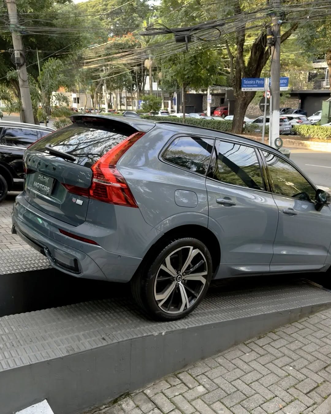 VOLVO XC60 R-DESIGN AWD - Imagem 5