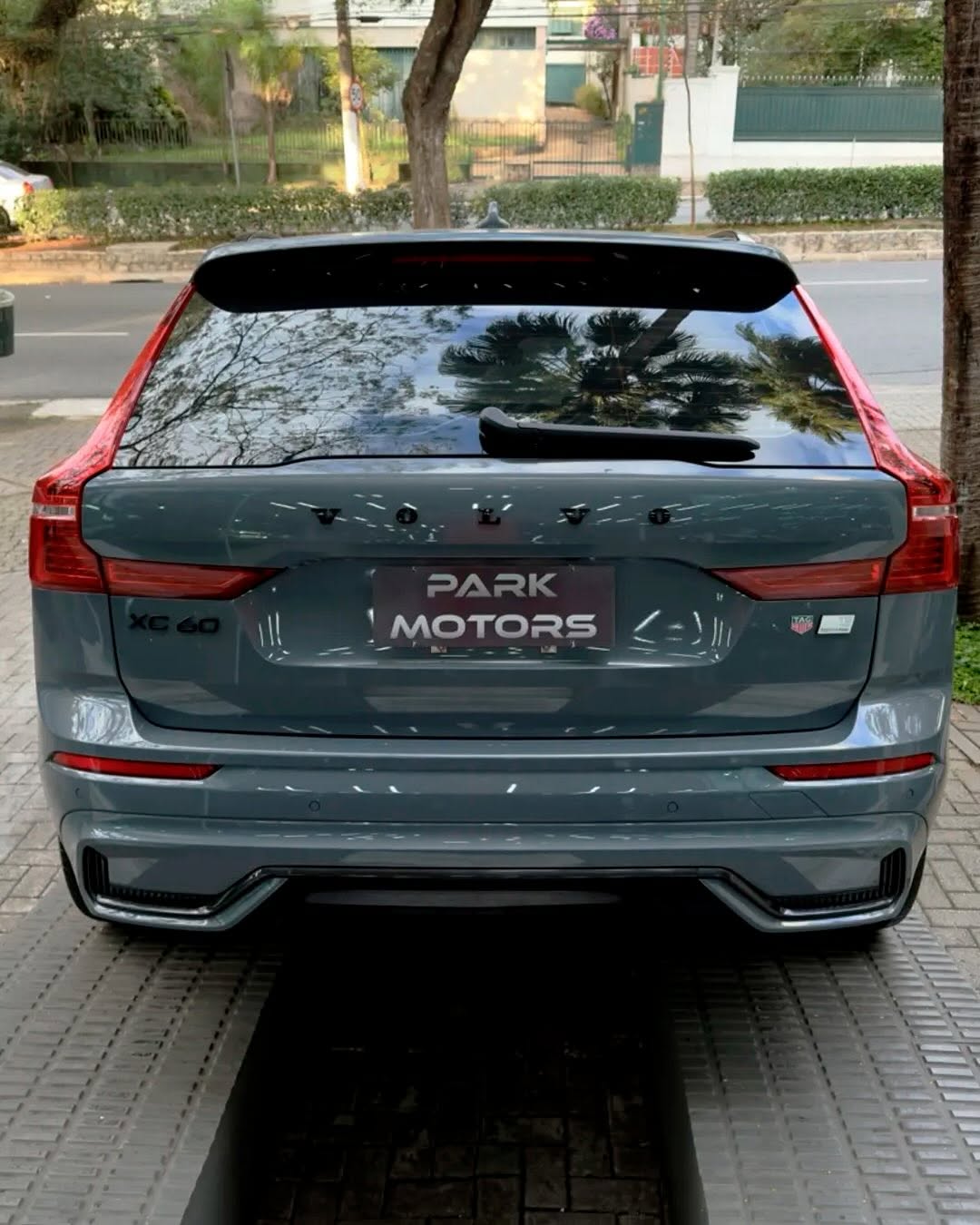 VOLVO XC60 R-DESIGN AWD - Imagem 6