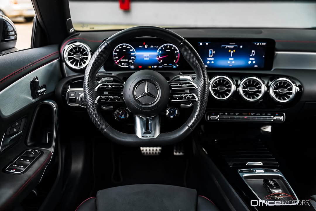 MERCEDES-BENZ CLA 35 AMG - Imagem 2