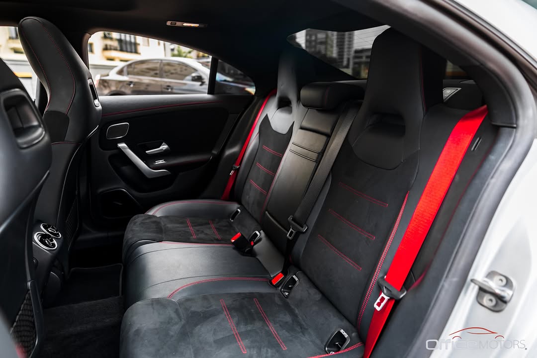 MERCEDES-BENZ CLA 35 AMG - Imagem 8