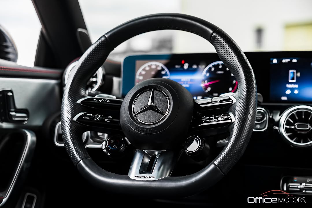 MERCEDES-BENZ CLA 35 AMG - Imagem 9