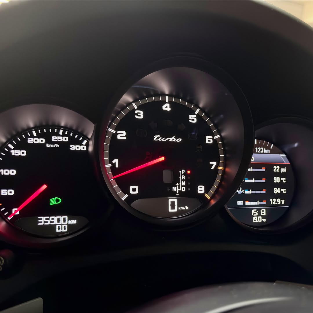 PORSCHE MACAN TURBO - Imagem 10