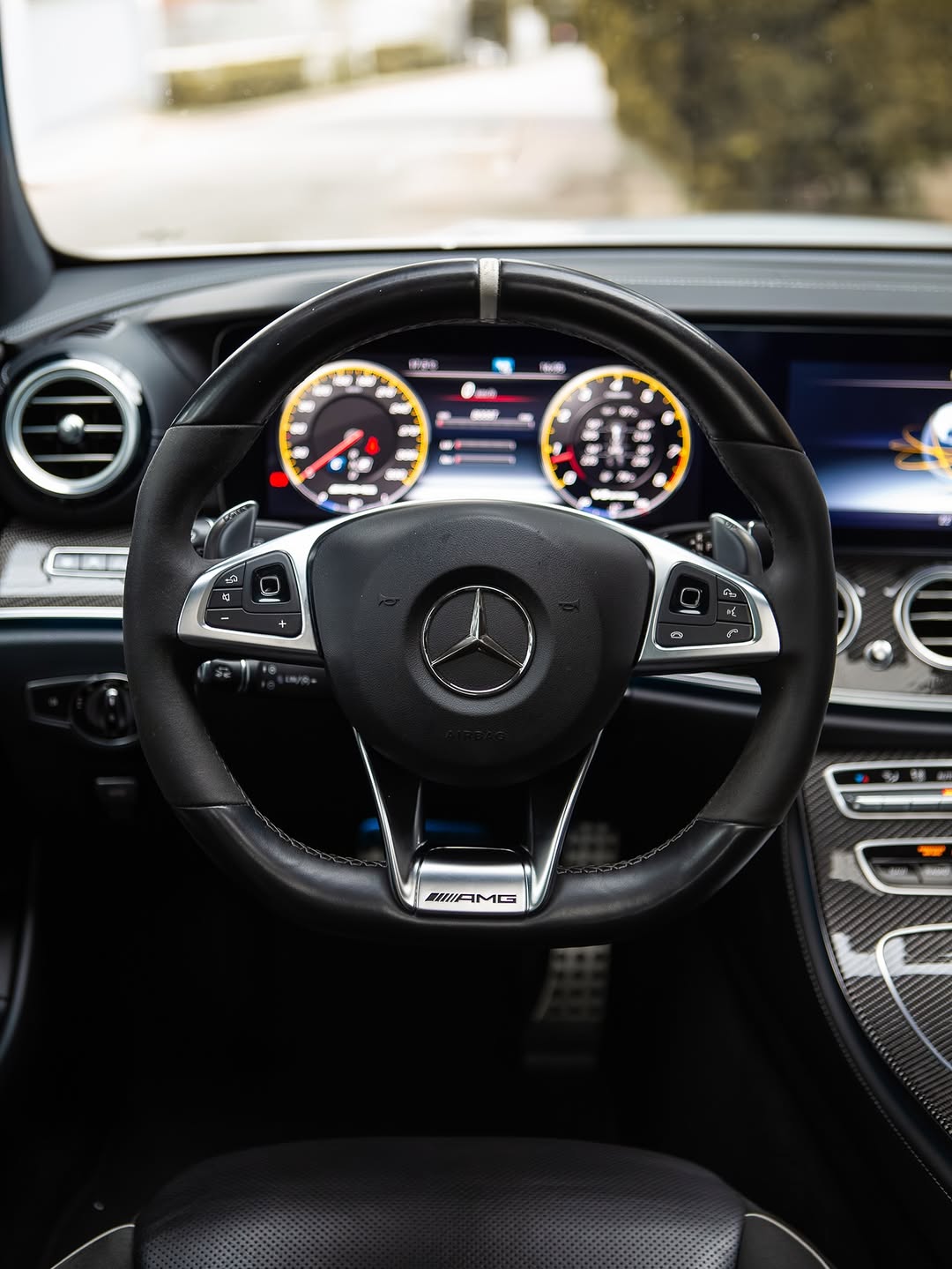 MERCEDES-BENZ E63S AMG - Imagem 12
