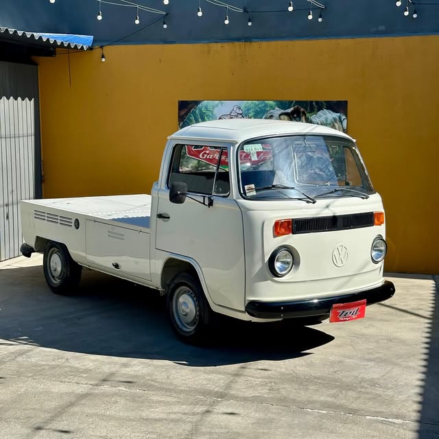 VOLKSWAGEN KOMBI PICKUP - Imagem 1