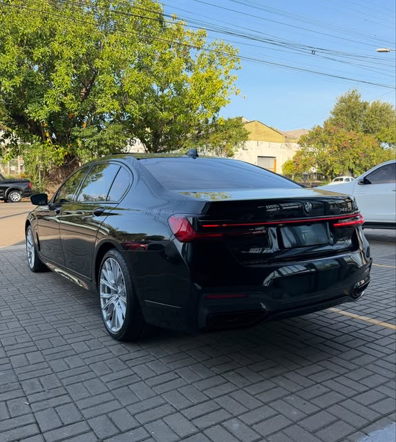 BMW 745LE M SPORT - Imagem 13