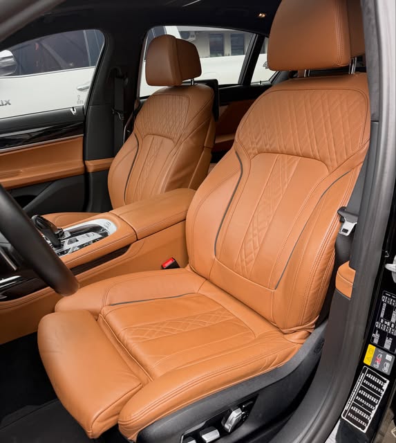BMW 745LE M SPORT - Imagem 14