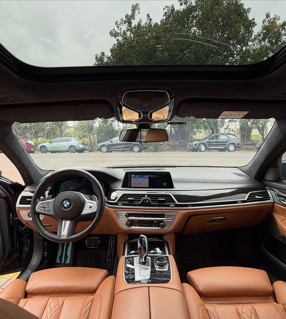 BMW 745LE M SPORT - Imagem 15