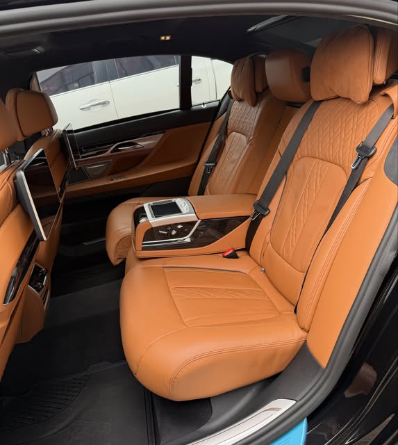 BMW 745LE M SPORT - Imagem 8