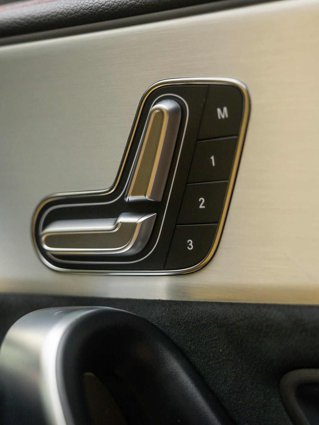 MERCEDES-BENZ CLA 35 AMG - Imagem 12