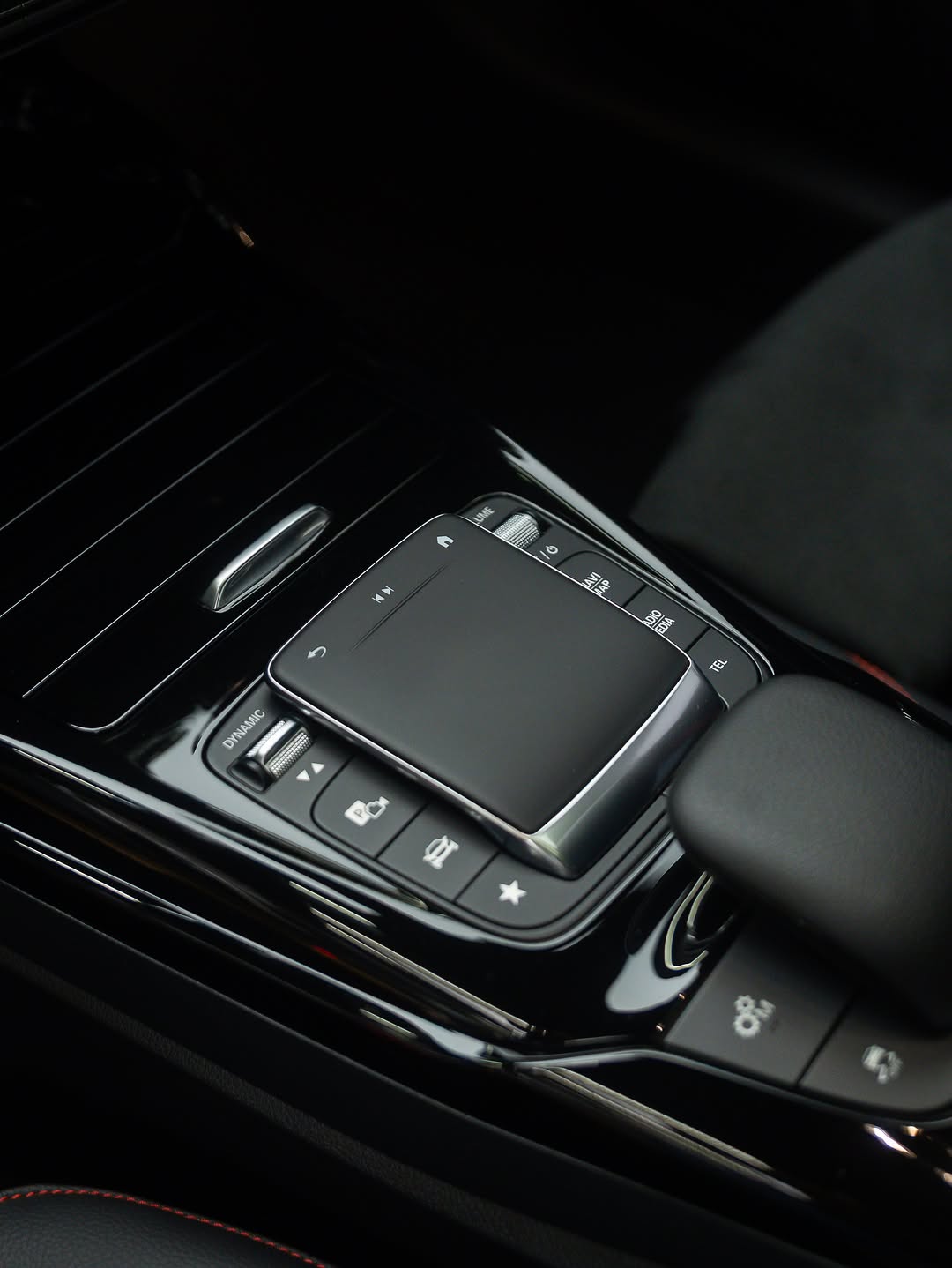 MERCEDES-BENZ CLA 35 AMG - Imagem 10