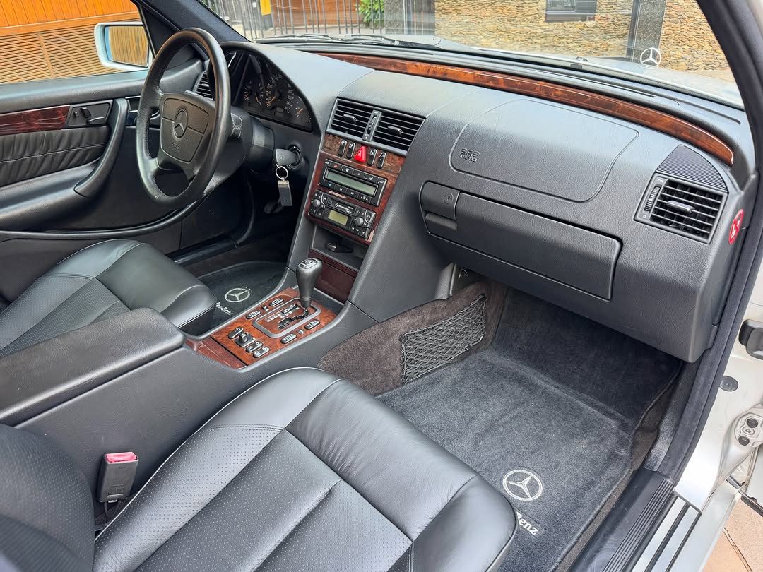 MERCEDES-BENZ C280 ELEGANCE - Imagem 12