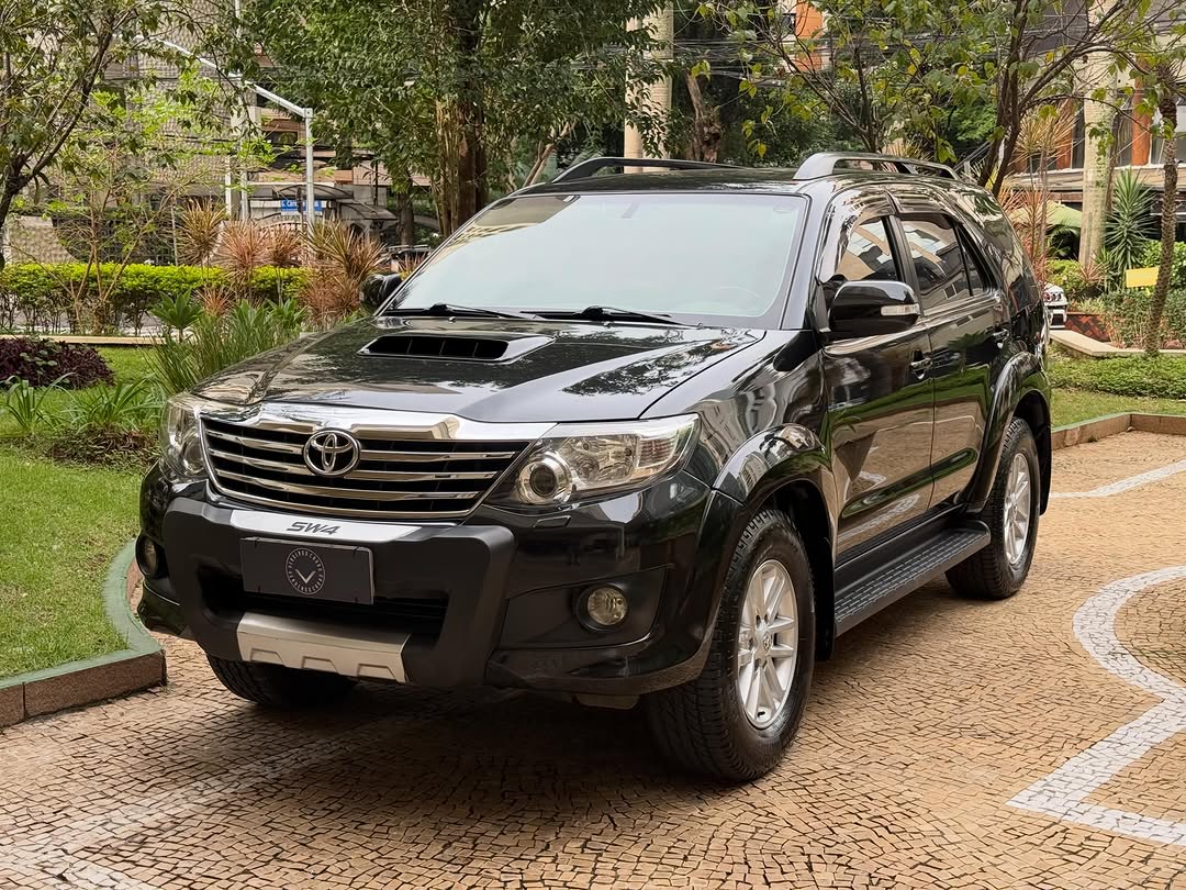 TOYOTA HILUX SW4 SRV 4X4 - Imagem 1