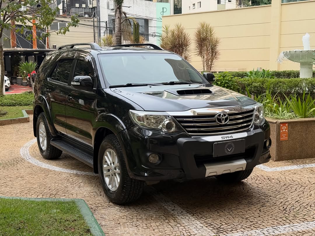 TOYOTA HILUX SW4 SRV 4X4 - Imagem 2