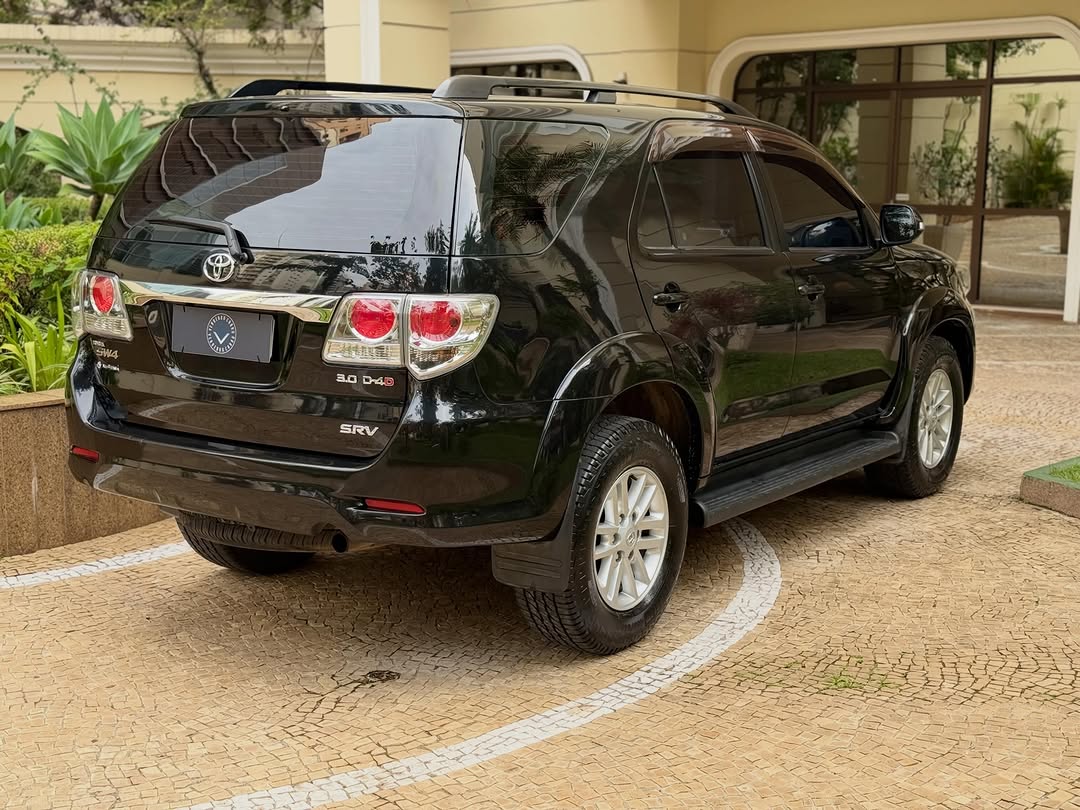 TOYOTA HILUX SW4 SRV 4X4 - Imagem 3