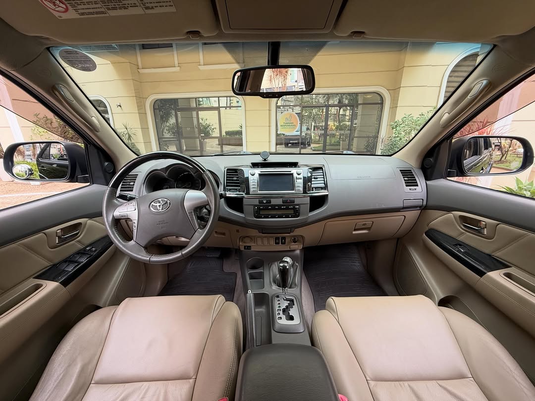 TOYOTA HILUX SW4 SRV 4X4 - Imagem 4