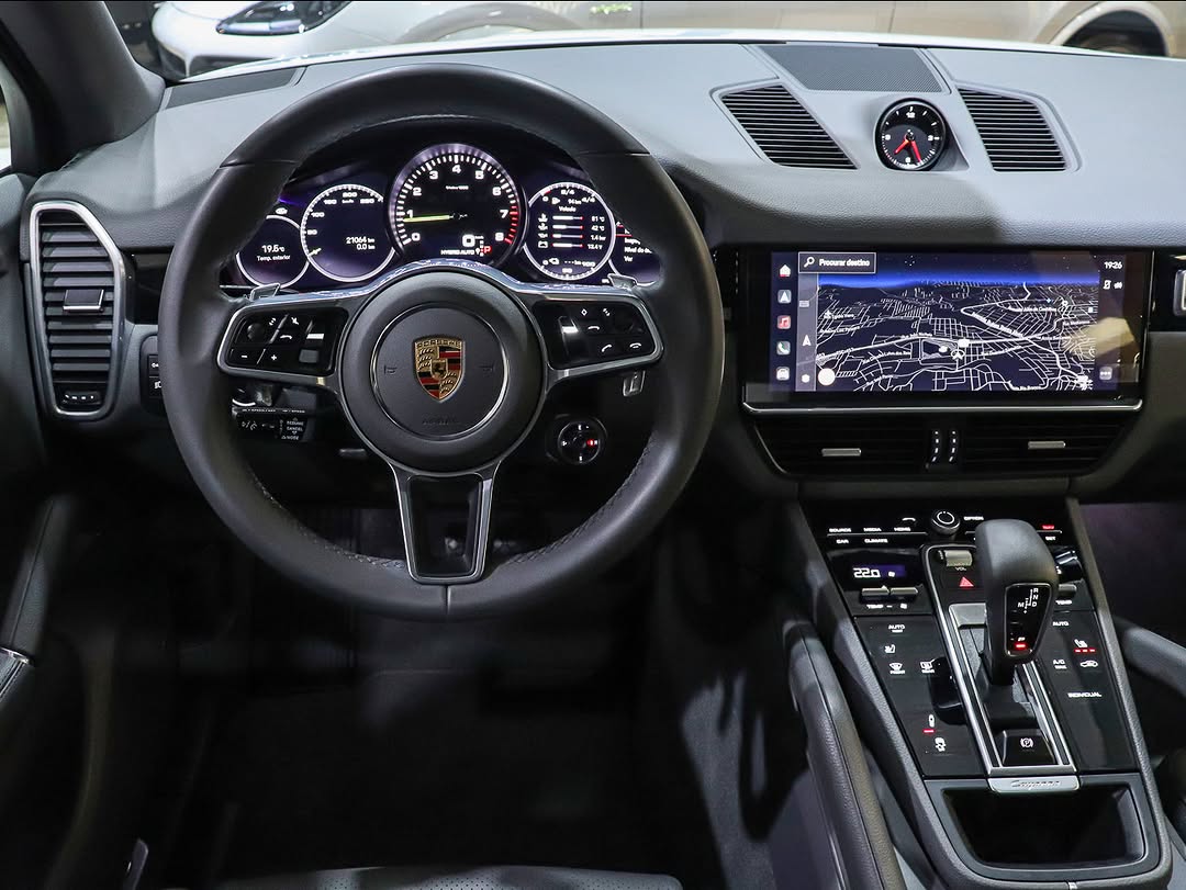 PORSCHE CAYENNE E-HYBRID PLATINUM EDITION - Imagem 6