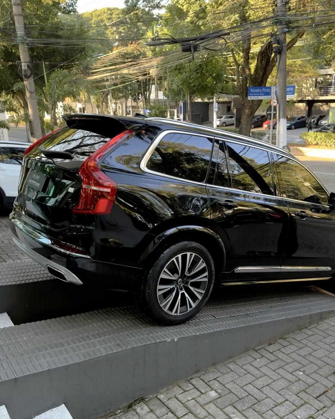VOLVO XC90 T8 MOMENTUM AWD - Imagem 5
