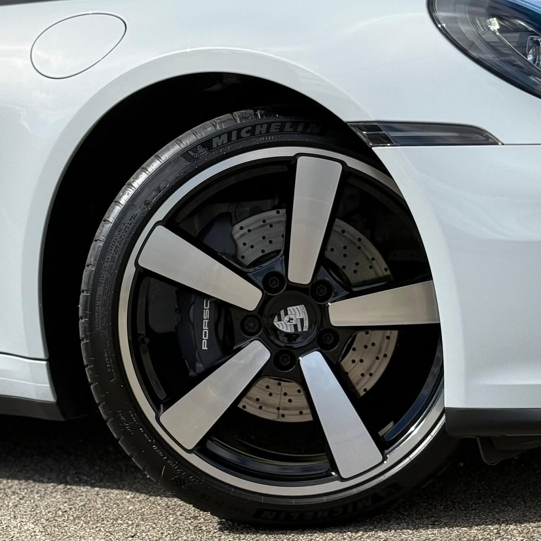 PORSCHE 911 CARRERA - Imagem 11