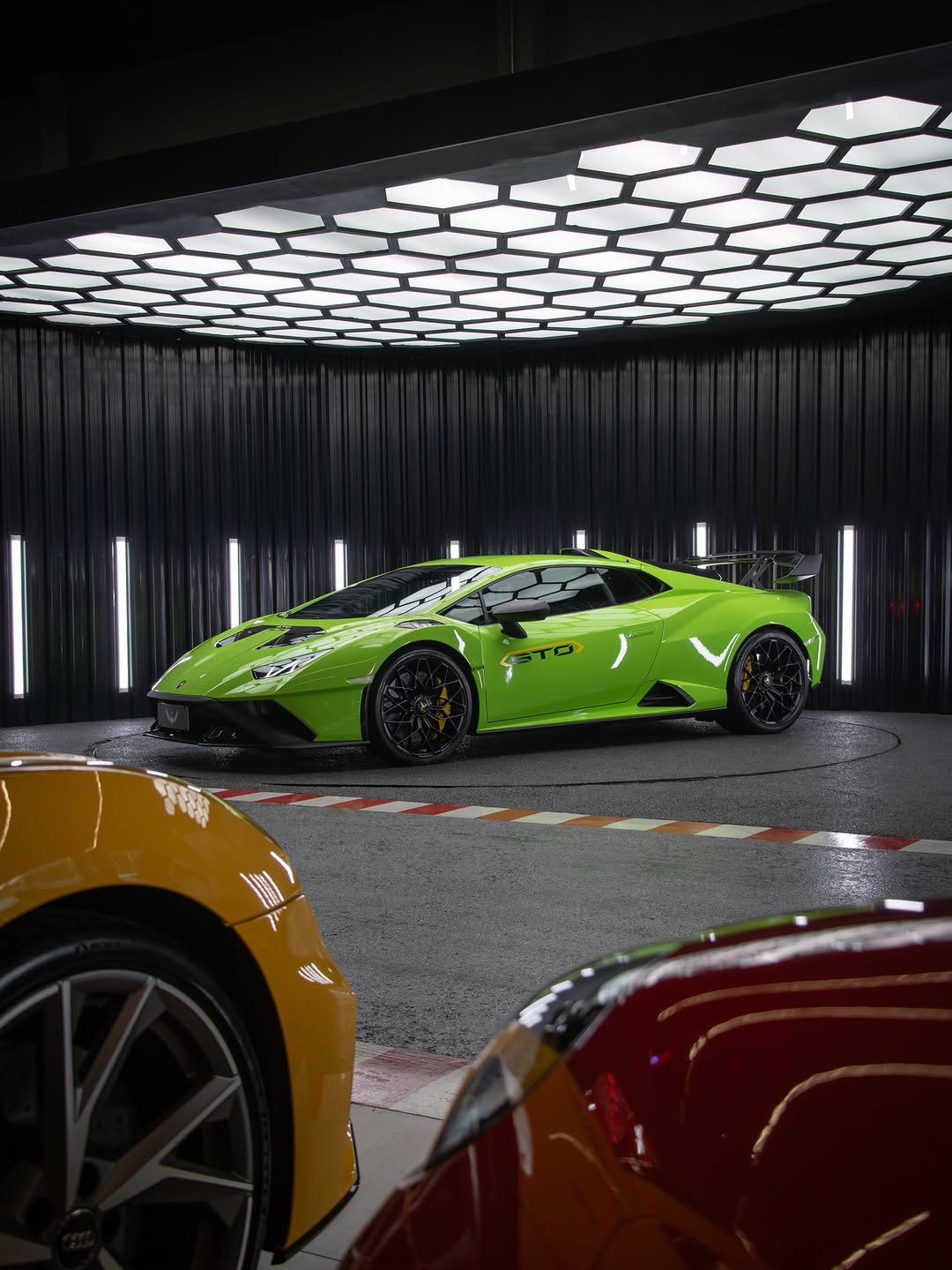 LAMBORGHINI HURACAN STO - Imagem 1