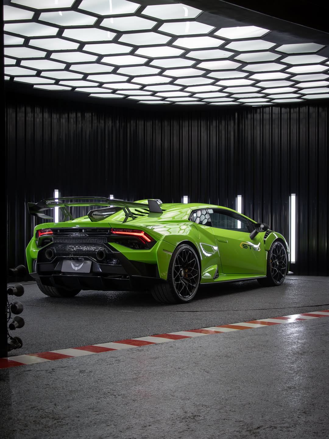 LAMBORGHINI HURACAN STO - Imagem 13