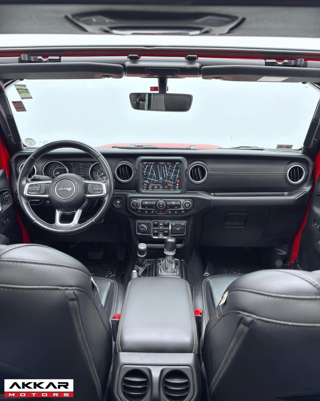 JEEP WRANGLER UNLIMITED OVERLAND - Imagem 8
