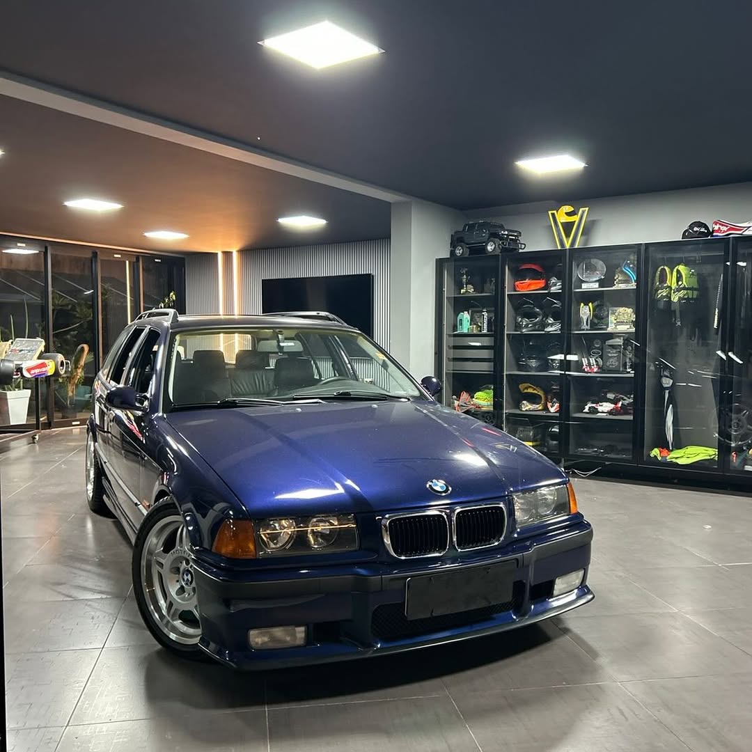 BMW 323I - Imagem 2