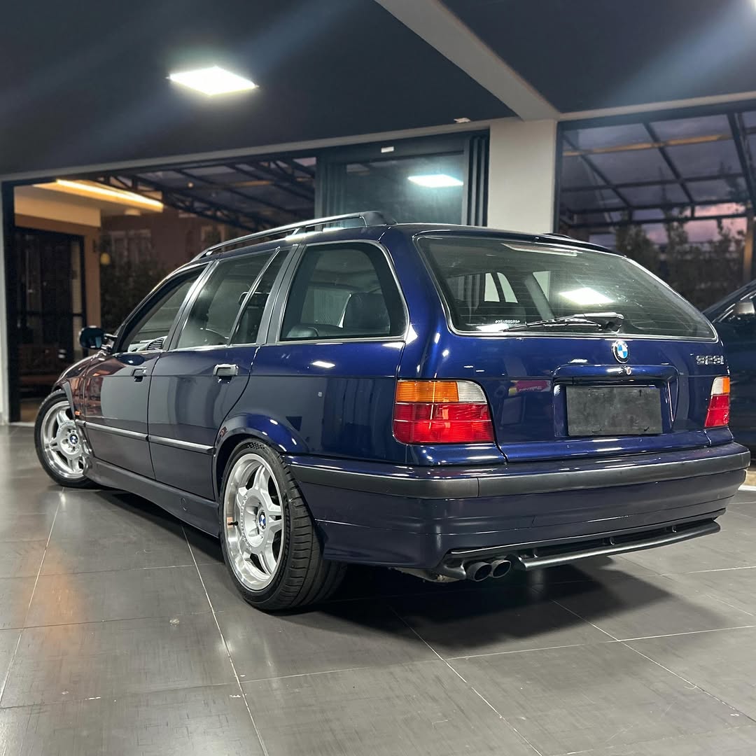 BMW 323I - Imagem 4
