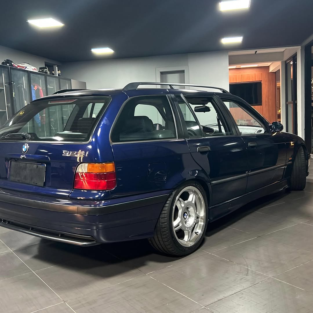 BMW 323I - Imagem 5