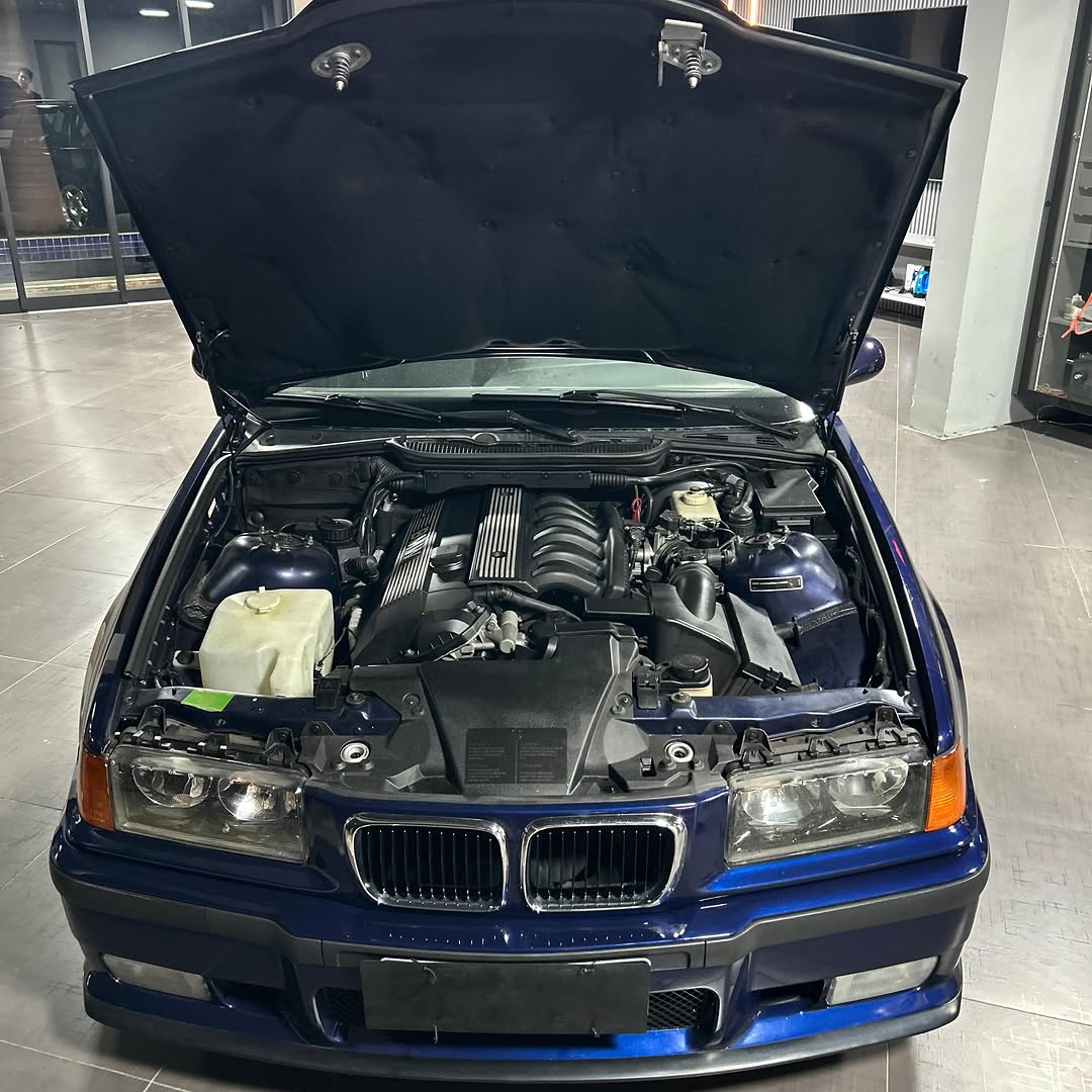 BMW 323I - Imagem 10