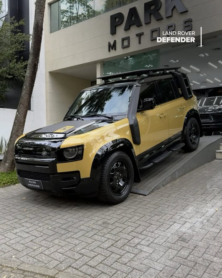 LAND ROVER DEFENDER TROPHY EDITION