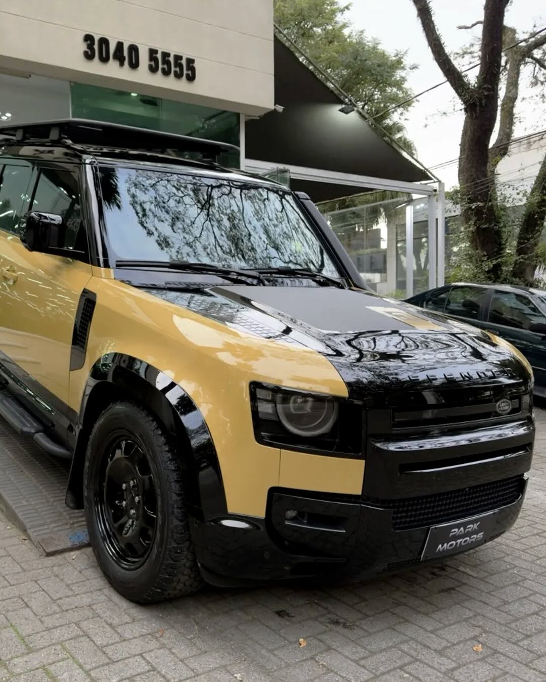 LAND ROVER DEFENDER TROPHY EDITION - Imagem 4