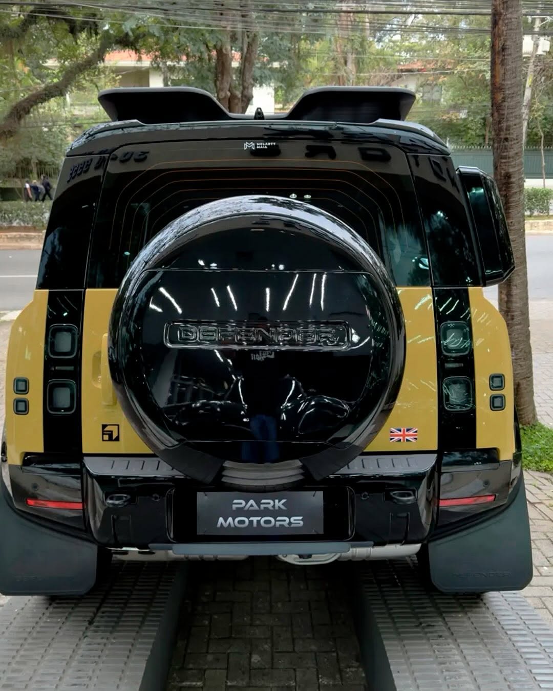 LAND ROVER DEFENDER TROPHY EDITION - Imagem 6