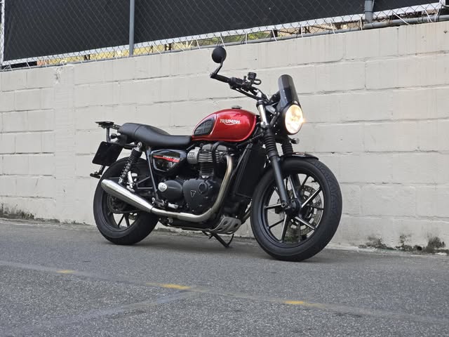 TRIUMPH STREET TWIN - Imagem 1