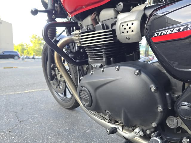 TRIUMPH STREET TWIN - Imagem 11