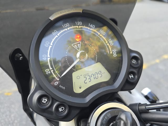TRIUMPH STREET TWIN - Imagem 10