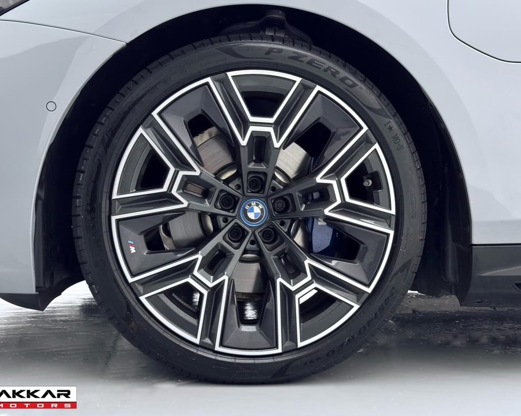 BMW 530E M SPORT - Imagem 6
