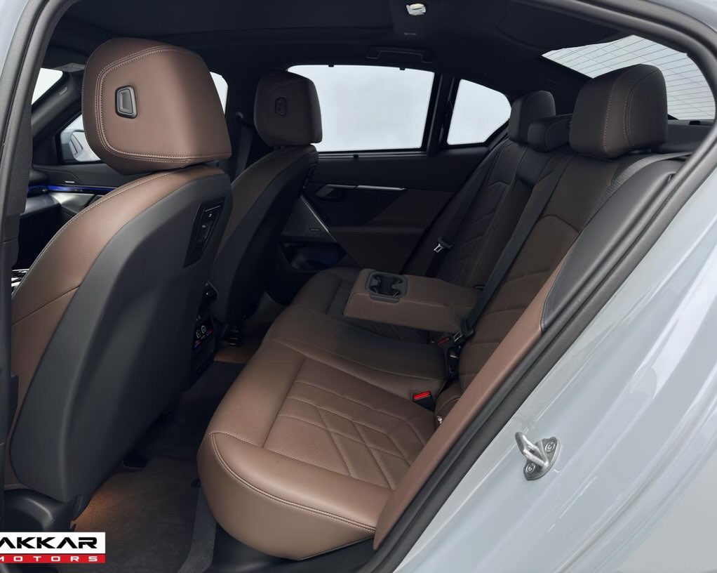 BMW 530E M SPORT - Imagem 10