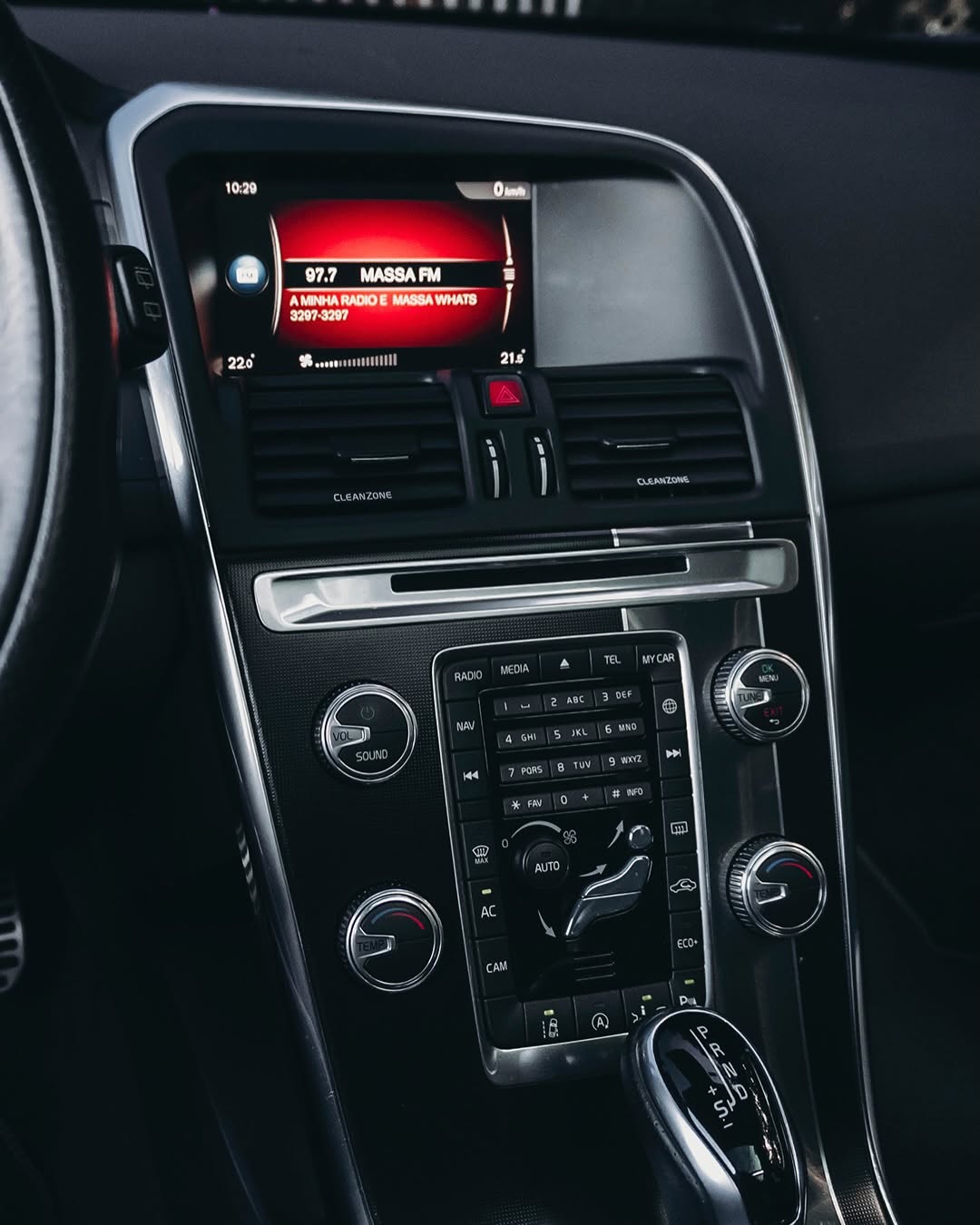 VOLVO XC60 R-DESIGN T5 2.0 TURBO - Imagem 5