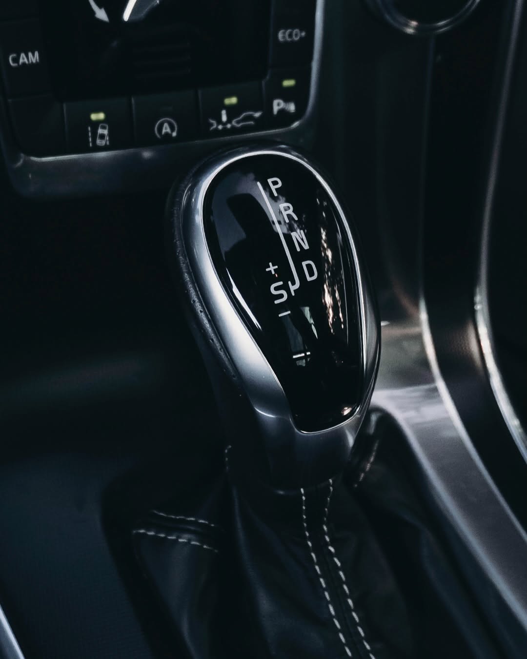 VOLVO XC60 R-DESIGN T5 2.0 TURBO - Imagem 6