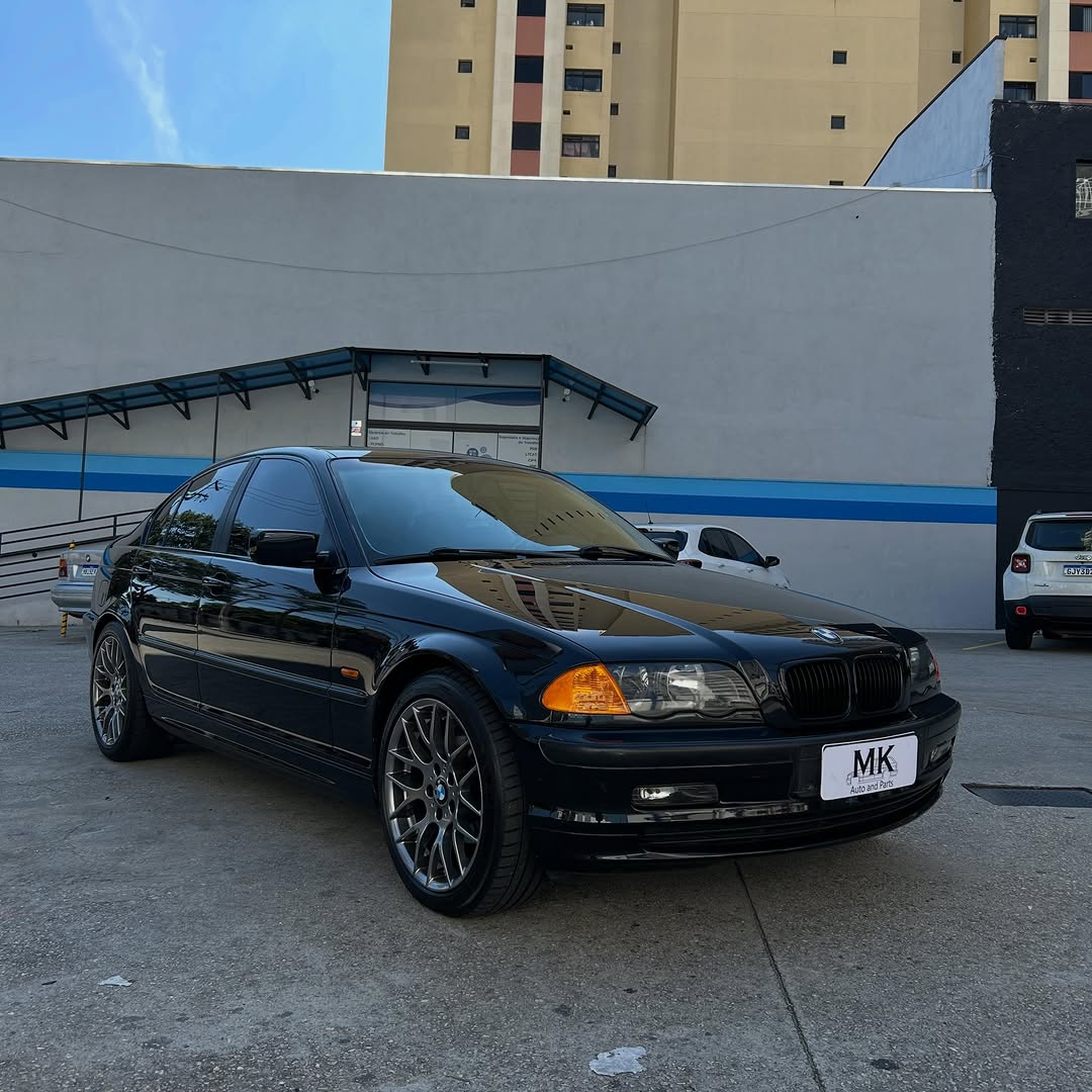 BMW 323I - Imagem 2