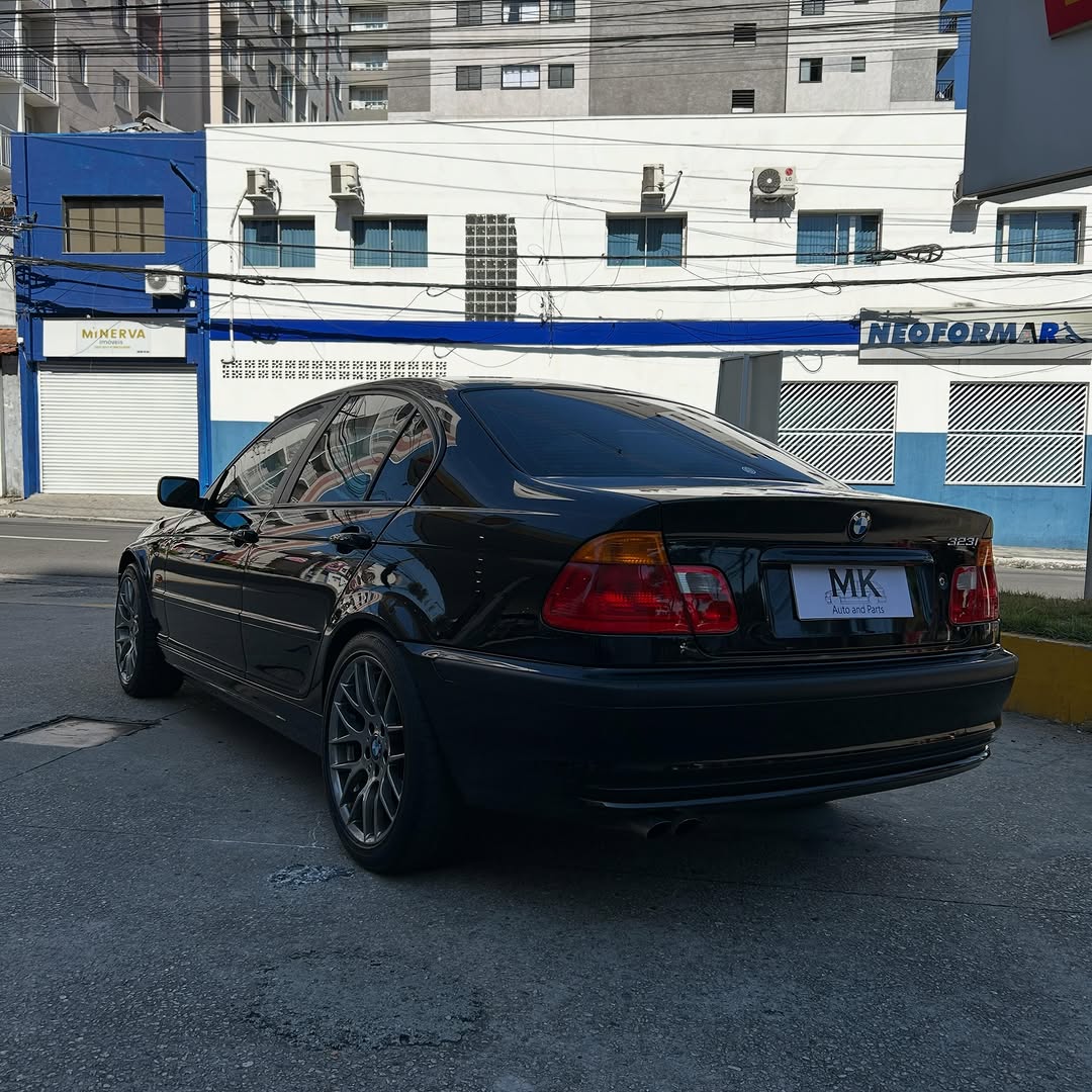BMW 323I - Imagem 5