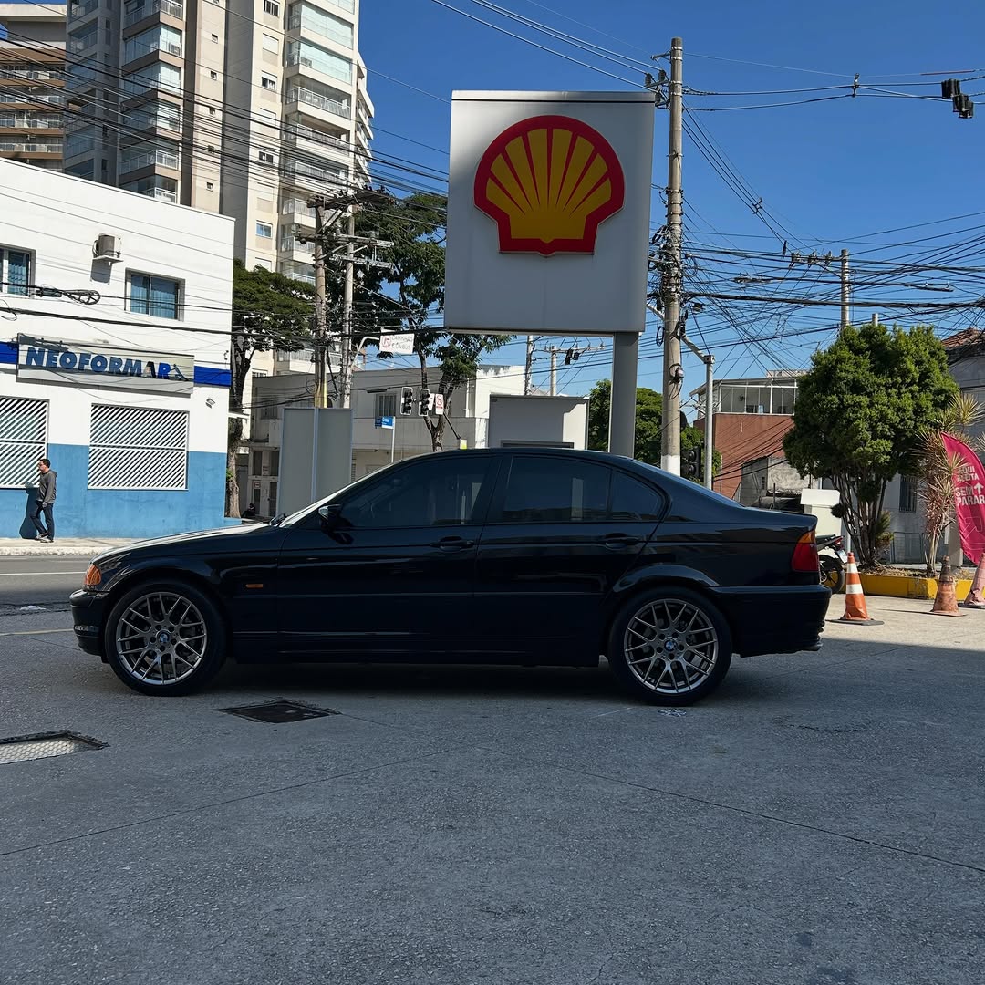 BMW 323I - Imagem 6