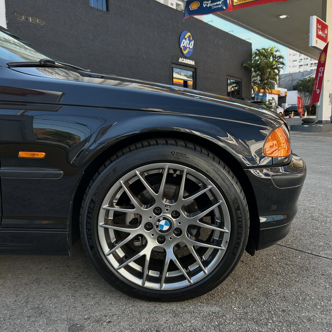 BMW 323I - Imagem 7