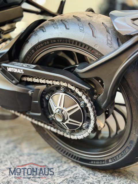 HONDA CB1000R BLACK EDITION - Imagem 11