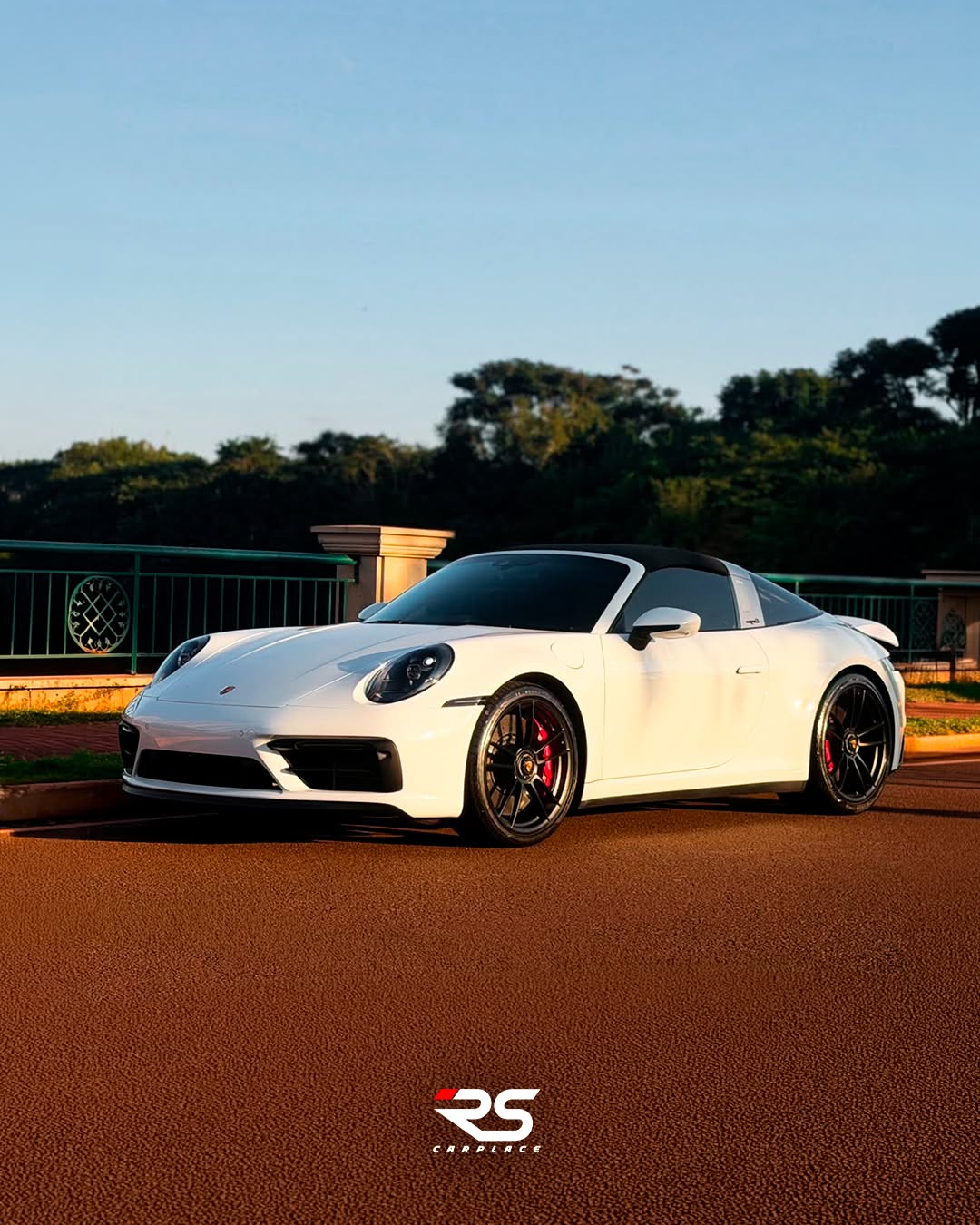 PORSCHE 911 CARRERA 4 GTS - Imagem 1