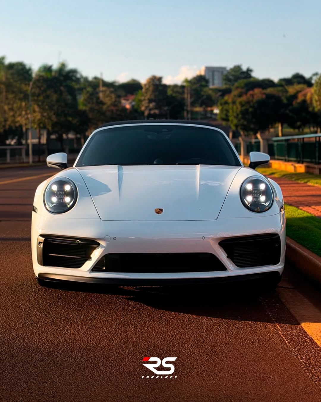 PORSCHE 911 CARRERA 4 GTS - Imagem 2