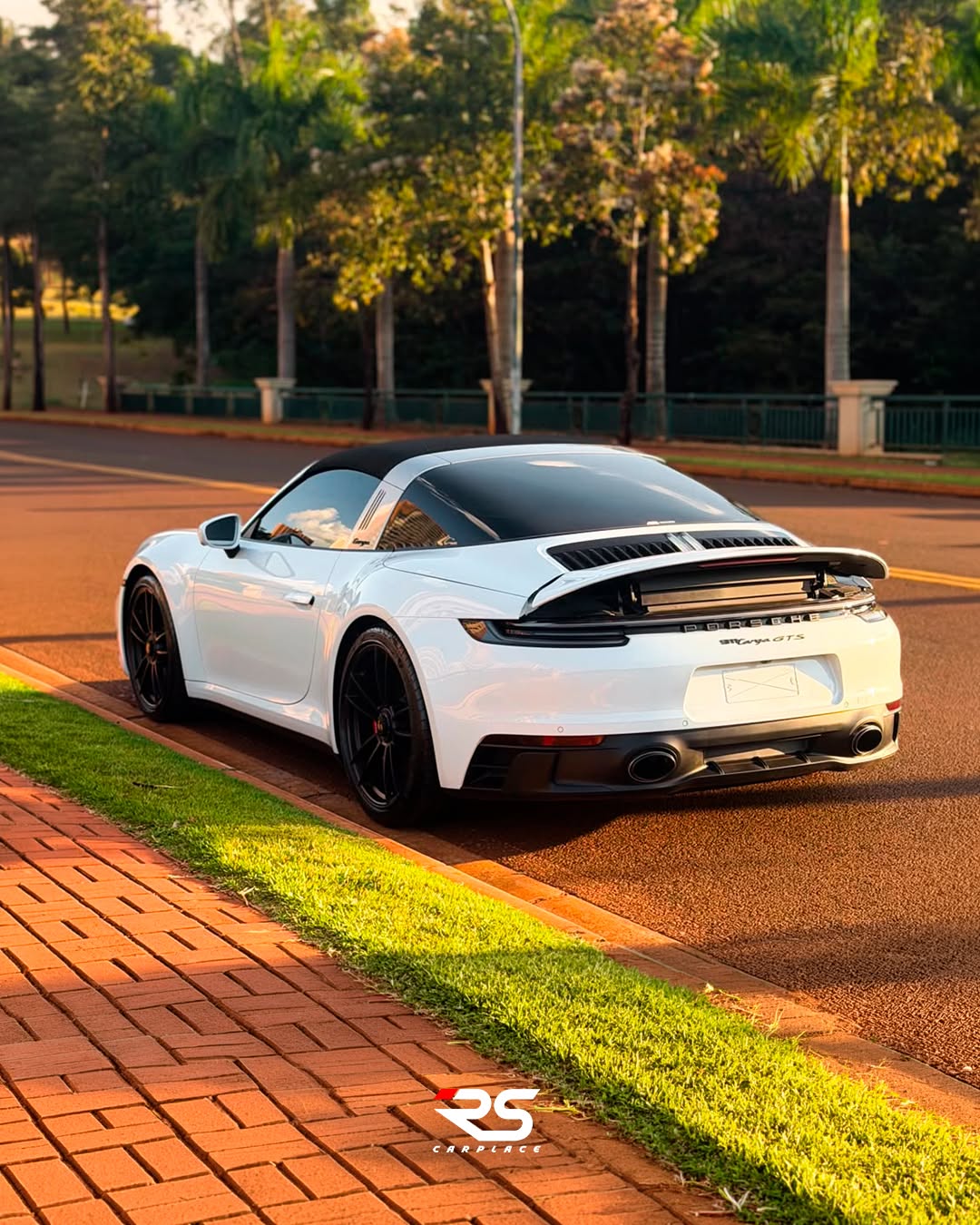 PORSCHE 911 CARRERA 4 GTS - Imagem 5
