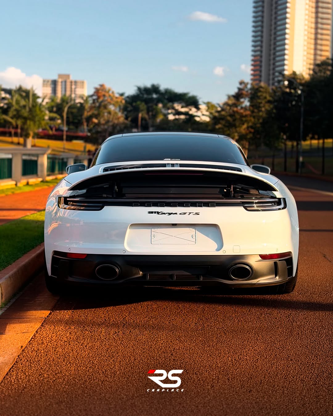 PORSCHE 911 CARRERA 4 GTS - Imagem 6