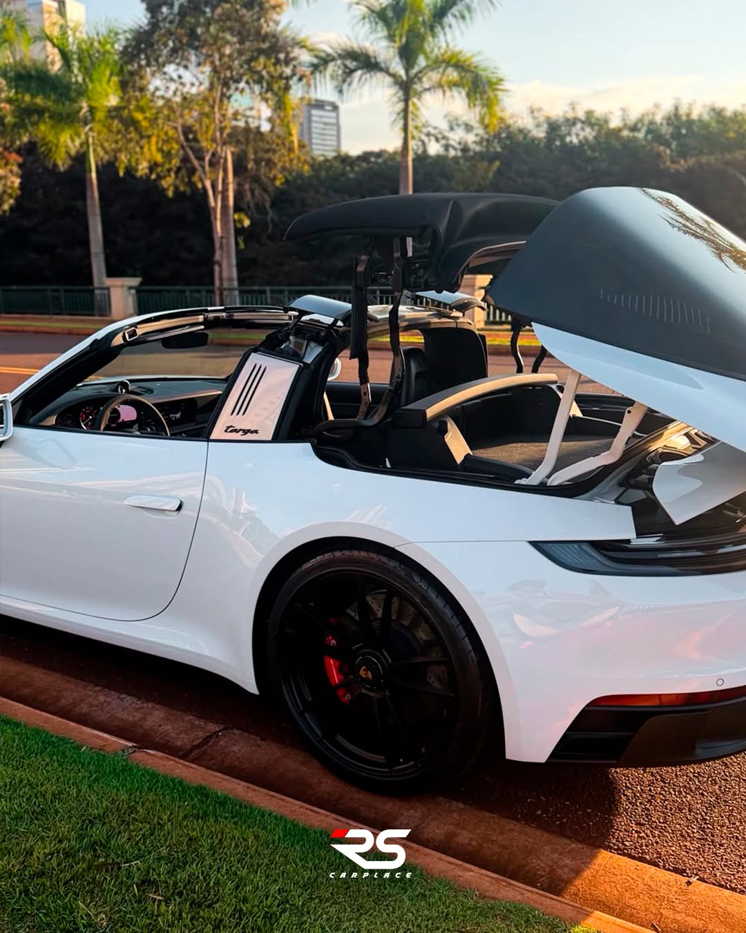 PORSCHE 911 CARRERA 4 GTS - Imagem 7