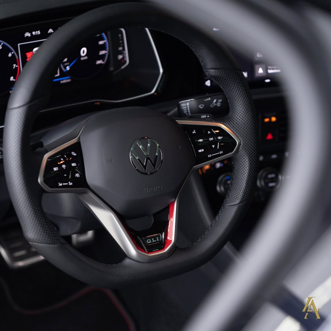 VOLKSWAGEN JETTA GLI - Imagem 13